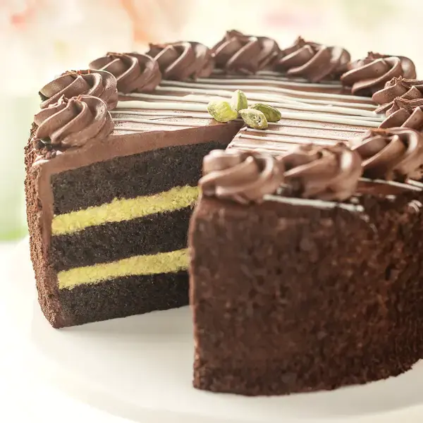 Dubai Chocolate Pistachio Cake